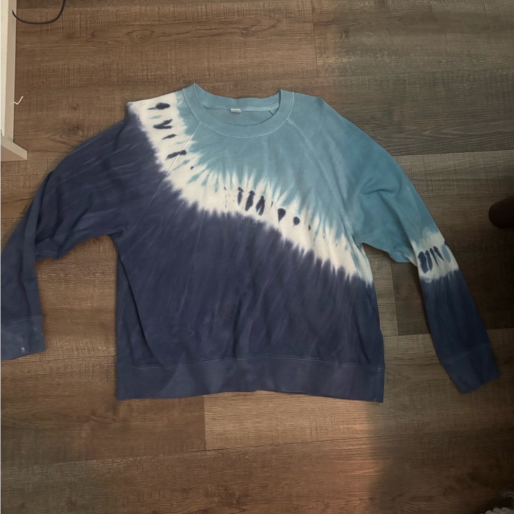 Old Navy Blue and White Crewneck Sweater